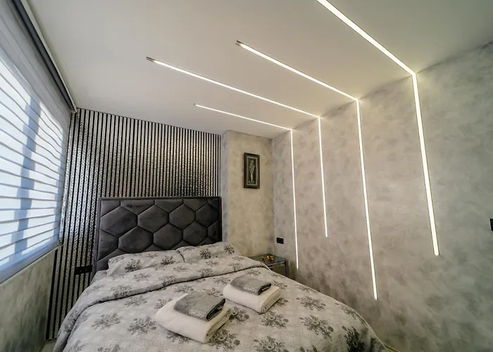 Elena Lux 3 شقة Užice