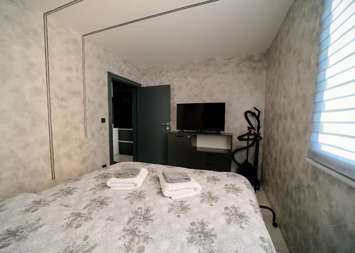 Elena Lux 3 شقة Užice