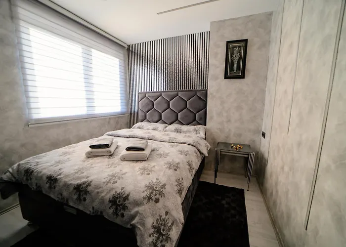 Elena Lux 3 * Užice